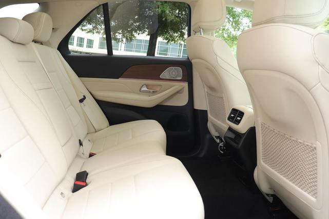 Photo of 2022 MANUFAKTUR Diamond White Bright Mercedes-Benz GLE 350