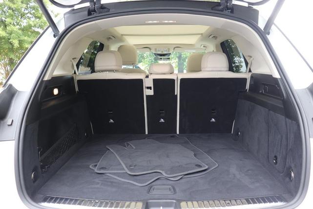 Photo of 2022 MANUFAKTUR Diamond White Bright Mercedes-Benz GLE 350