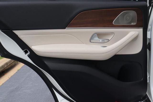 Photo of 2022 MANUFAKTUR Diamond White Bright Mercedes-Benz GLE 350
