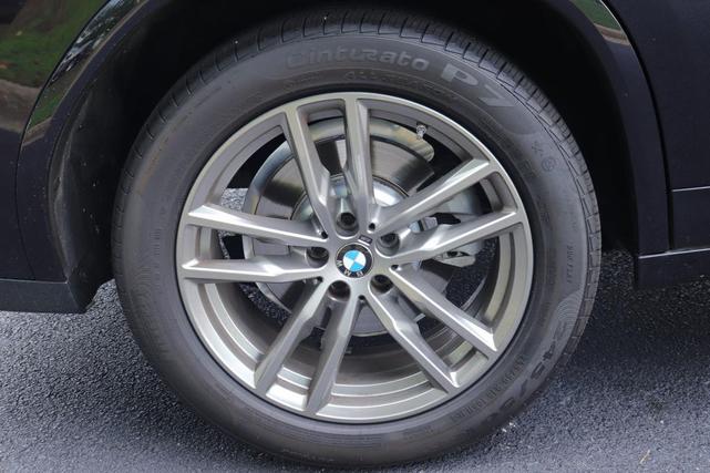 Photo of 2021 Carbon Black Metallic BMW X4