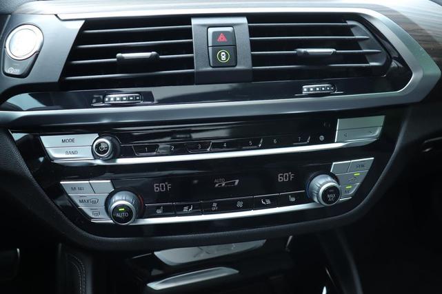 Photo of 2021 Carbon Black Metallic BMW X4