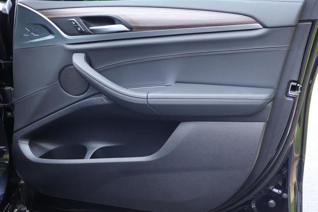 Photo of 2021 Carbon Black Metallic BMW X4
