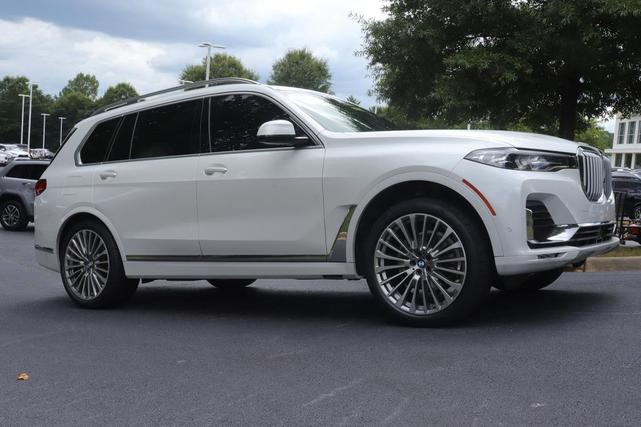 Photo of 2021 Mineral White Metallic BMW X7