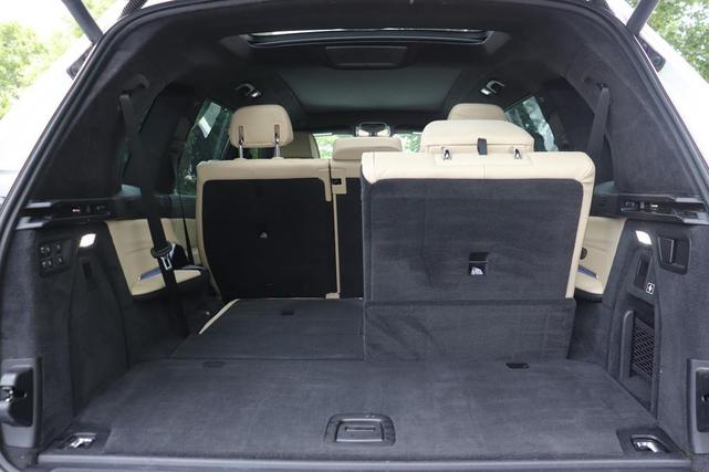 Photo of 2021 Mineral White Metallic BMW X7