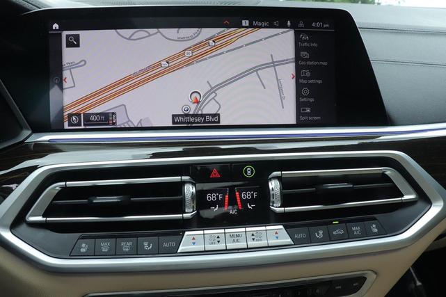 Photo of 2021 Mineral White Metallic BMW X7