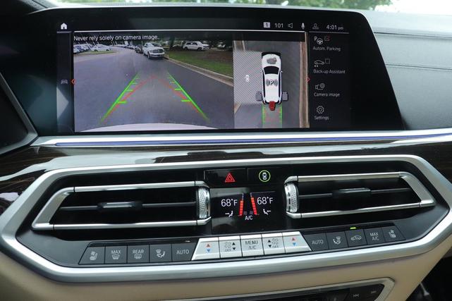 Photo of 2021 Mineral White Metallic BMW X7