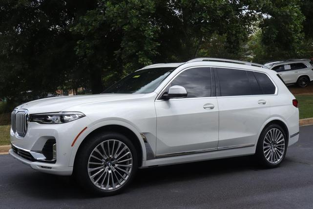 Photo of 2021 Mineral White Metallic BMW X7
