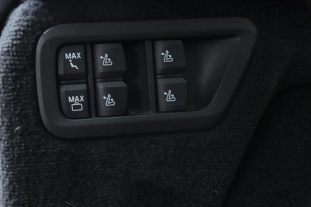 Photo of 2021 Mineral White Metallic BMW X7