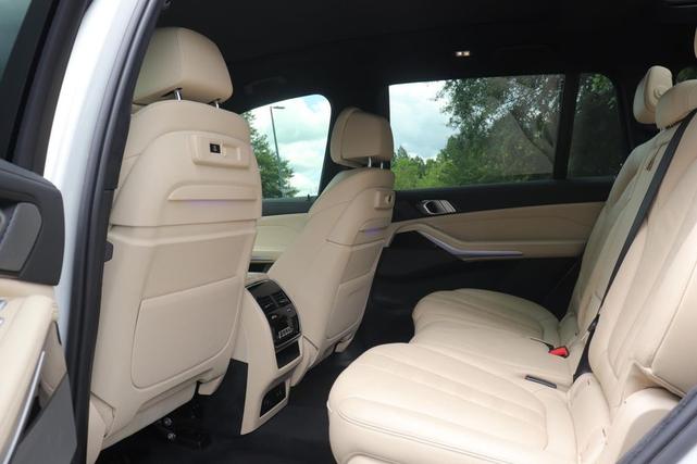 Photo of 2021 Mineral White Metallic BMW X7