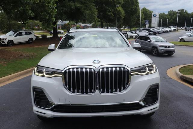 Photo of 2021 Mineral White Metallic BMW X7