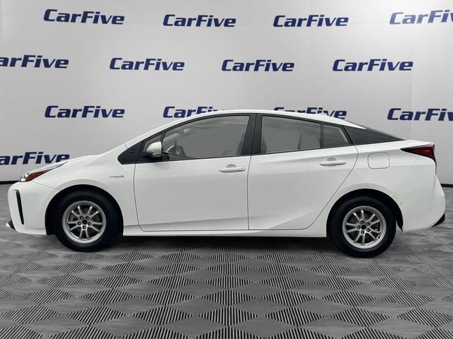 Photo of 2022 White Toyota Prius