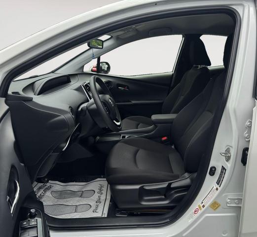 Photo of 2022 White Toyota Prius