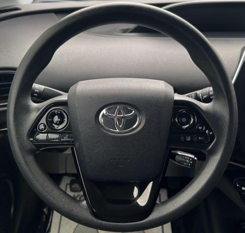 Photo of 2022 White Toyota Prius