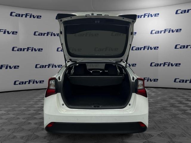 Photo of 2022 White Toyota Prius