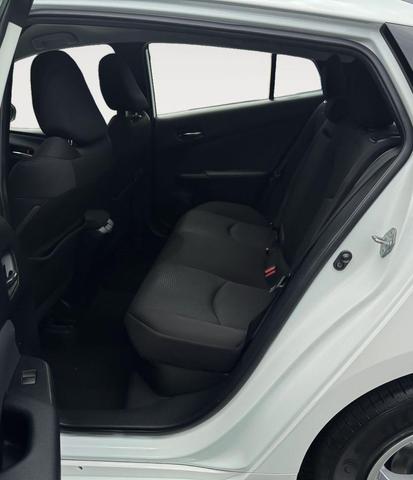 Photo of 2022 White Toyota Prius