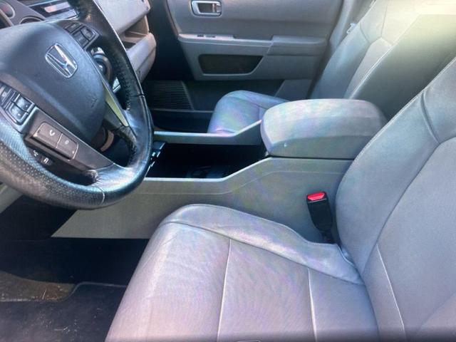 Photo of 2015 Blue Honda Pilot