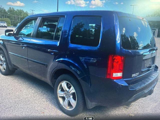 Photo of 2015 Blue Honda Pilot