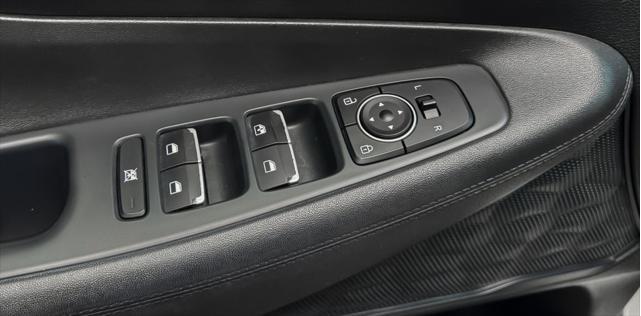 Photo of 2020 Shimmering Silver Pearl Hyundai SANTA FE
