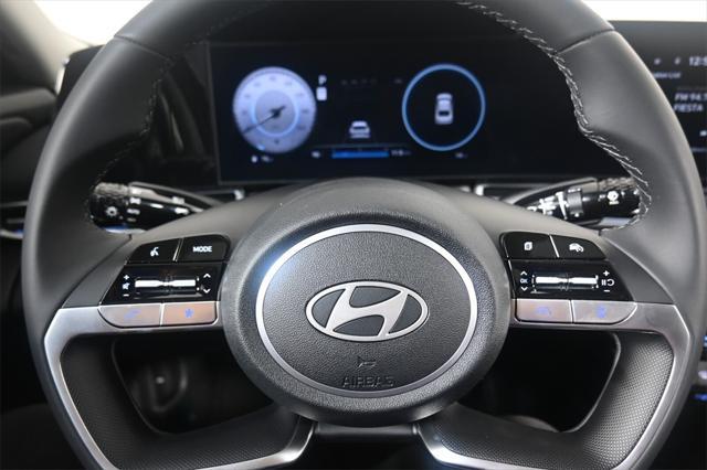 Photo of 2024 Gray Pearl Hyundai Elantra HEV