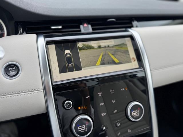 Photo of 2022 Fuji White Land Rover Discovery Sport