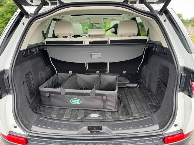 Photo of 2022 Fuji White Land Rover Discovery Sport