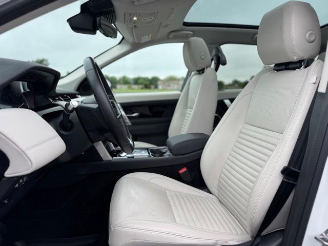 Photo of 2022 Fuji White Land Rover Discovery Sport