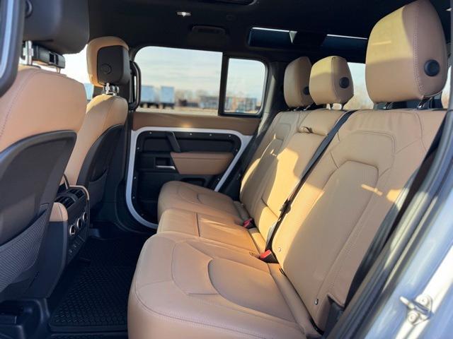 Photo of 2025 Fuji White Land Rover Defender