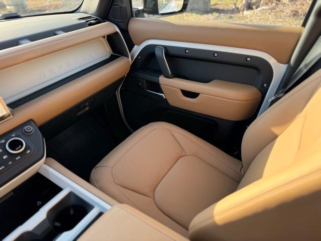 Photo of 2025 Fuji White Land Rover Defender
