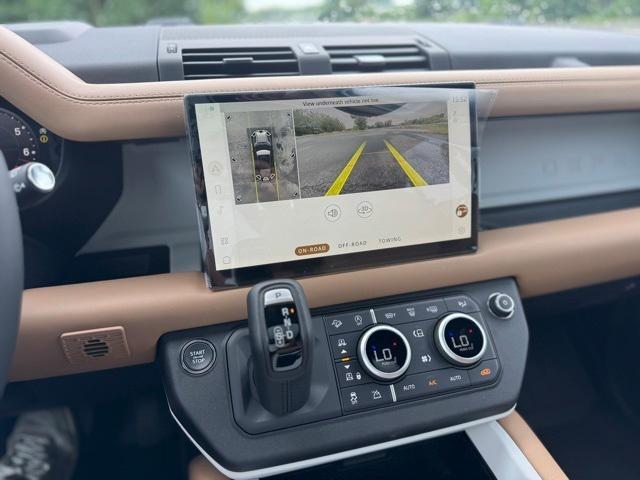 Photo of 2025 Fuji White Land Rover Defender