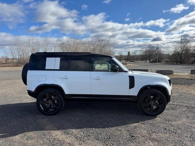 Photo of 2025 Fuji White Land Rover Defender
