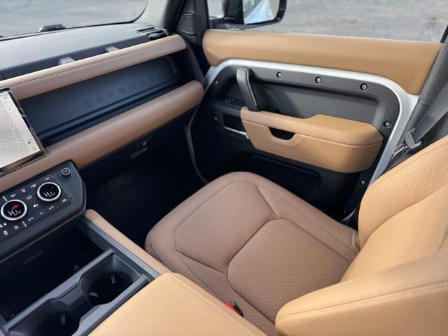 Photo of 2025 Fuji White Land Rover Defender