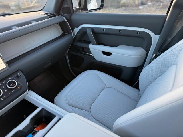 Photo of 2025 Fuji White Land Rover Defender