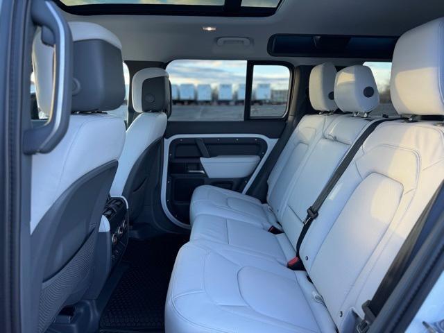 Photo of 2025 Fuji White Land Rover Defender