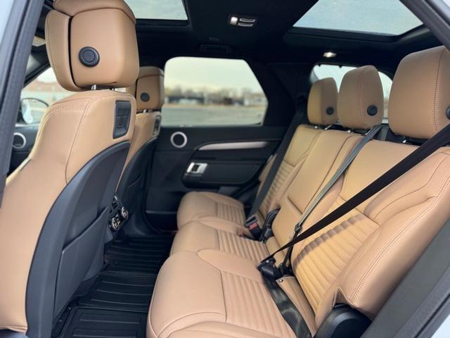Photo of 2025 Fuji White Land Rover Discovery