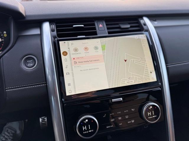 Photo of 2025 Fuji White Land Rover Discovery