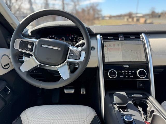 Photo of 2025 Varesine Blue Land Rover Discovery