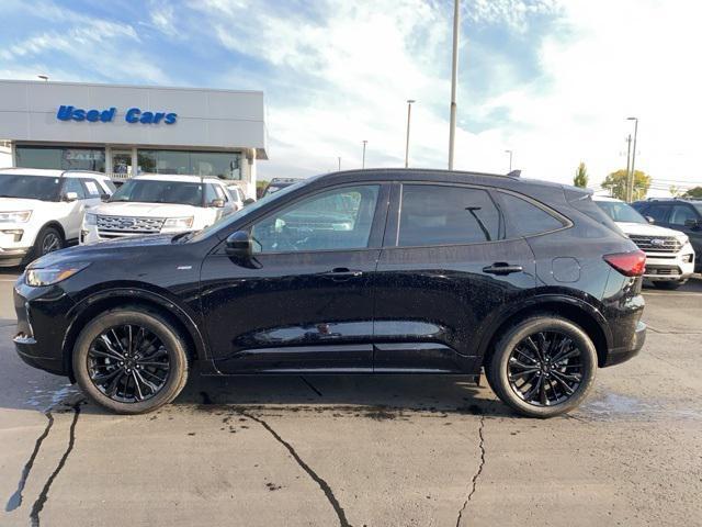 Photo of 2023 Agate Black Metallic Ford Escape