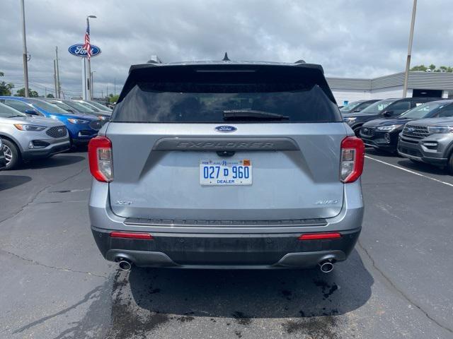 Photo of 2023 Iconic Silver Metallic Ford Explorer