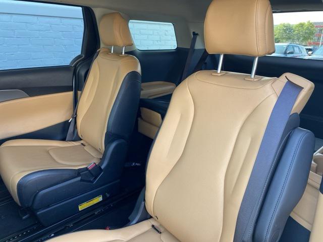 Photo of 2022 Snow White Pearl Kia Carnival
