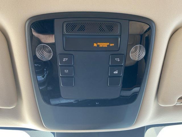 Photo of 2022 Snow White Pearl Kia Carnival