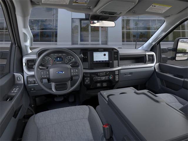 Photo of 2025 Oxford White Ford F-250