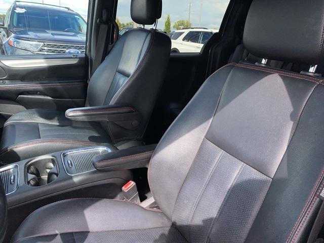 Photo of 2019 Granite Pearlcoat Dodge Grand Caravan