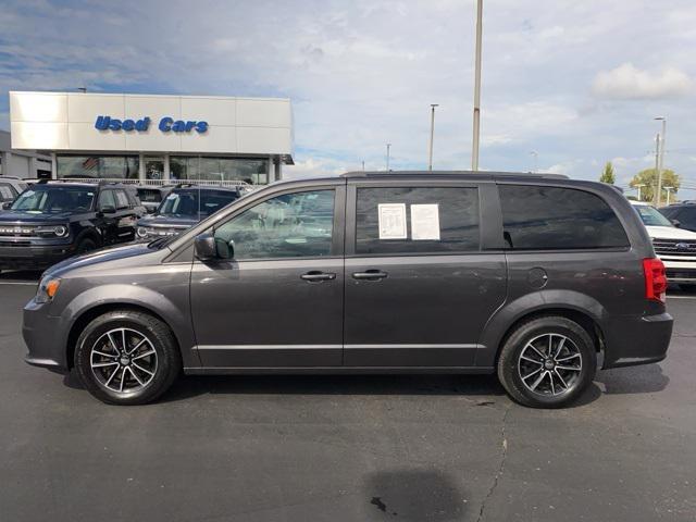 Photo of 2019 Granite Pearlcoat Dodge Grand Caravan