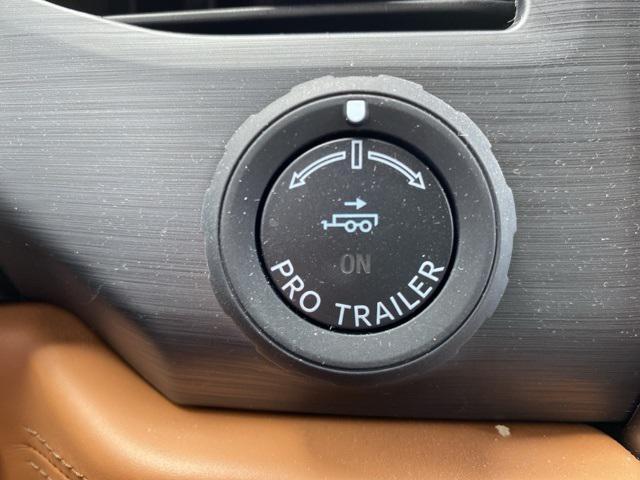 Photo of 2023 Star White Metallic Tri-Coat Ford Expedition Max