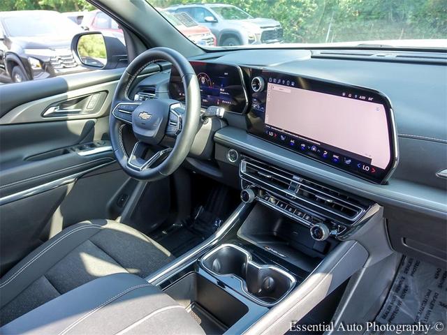 Photo of 2025 Summit White Chevrolet Traverse