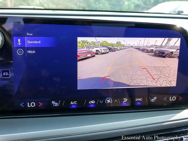 Photo of 2025 Summit White Chevrolet Traverse