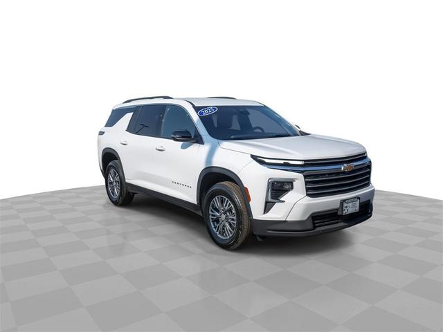Photo of 2025 Summit White Chevrolet Traverse