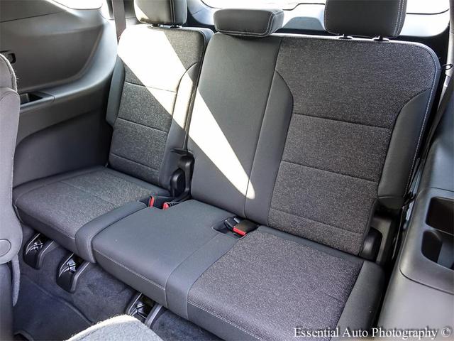 Photo of 2025 Summit White Chevrolet Traverse