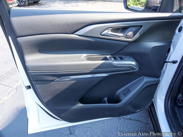 Photo of 2025 Summit White Chevrolet Traverse