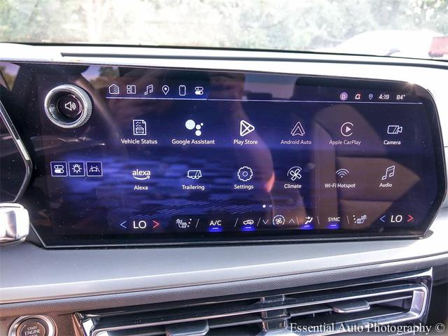 Photo of 2025 Summit White Chevrolet Traverse